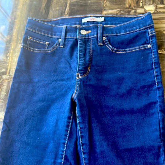 Womens Levi jeans - Picture 2 of 2